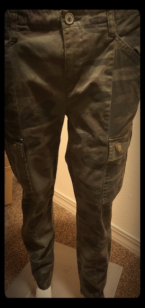 CAMOUFLAGE CARGO PANTS SZ10